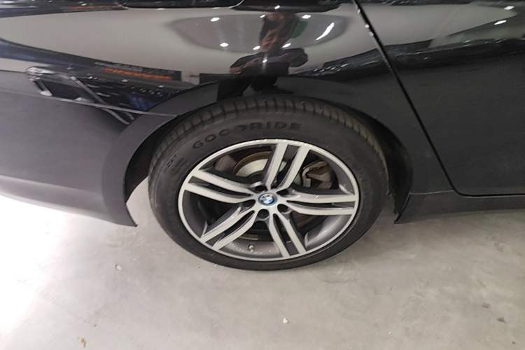 Used BMW 5 Series New Energy 2022 535Le Luxury Package Right Rear Wheel Hub