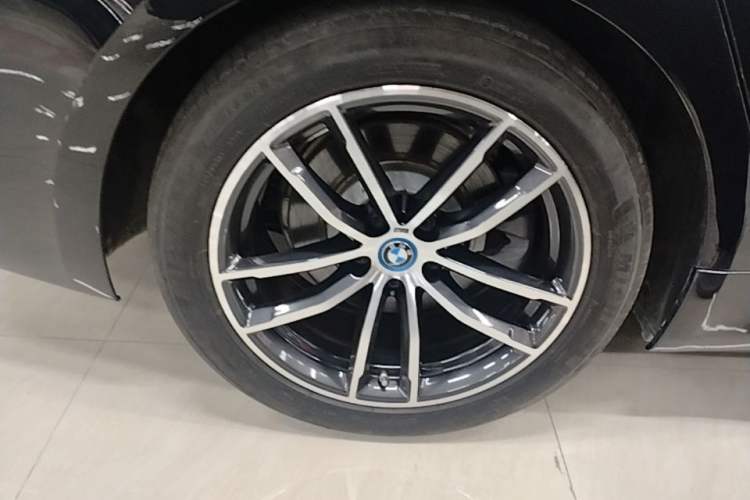 Used BMW 5 Series New Energy 2022 535Le Pioneer Edition M Sport Package Right Rear Wheel Hub