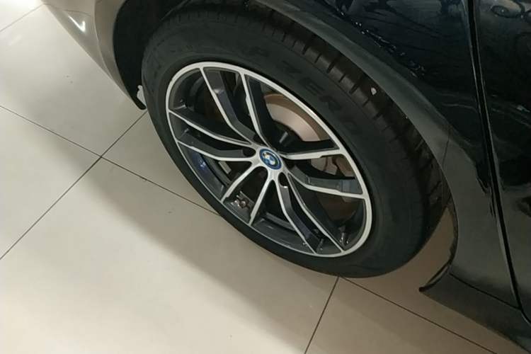 Used BMW 5 Series New Energy 2022 535Le M Sport Package Right Rear Wheel Hub
