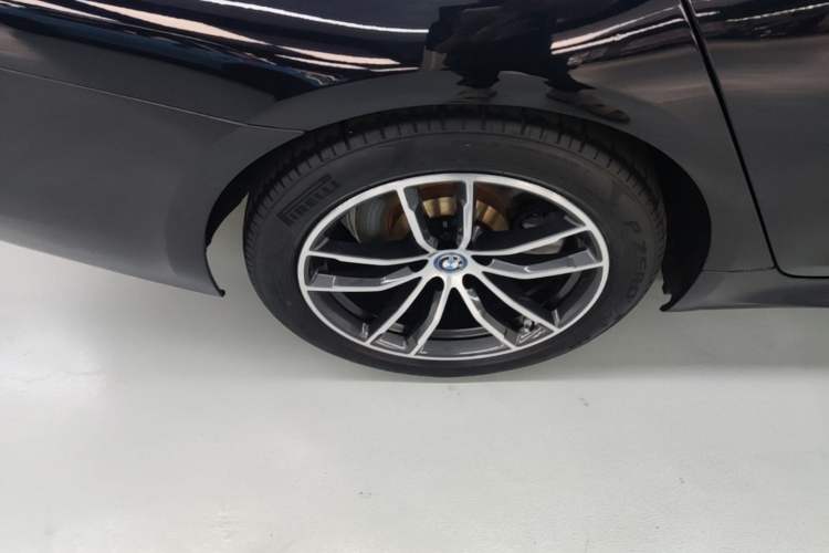 Used BMW 5 Series New Energy 2022 Second Facelift 535Le Pioneer Edition M Sport Package Right Rear Wheel Hub