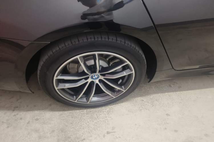 Used BMW 5 Series New Energy 2022 Restyled 535Le M Sport Package Right Rear Wheel Hub