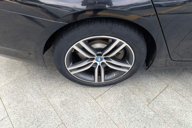 Used BMW 5 Series New Energy 2022 Updated Version 535Le Luxury Package Right Rear Wheel Hub