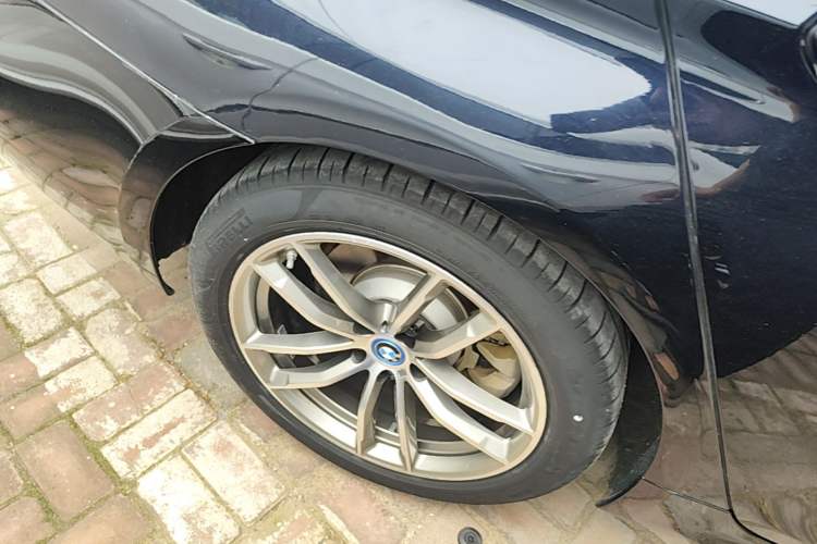 Used BMW 5 Series New Energy 2022 Second Facelift 535Le M Sport Package Right Rear Wheel Hub