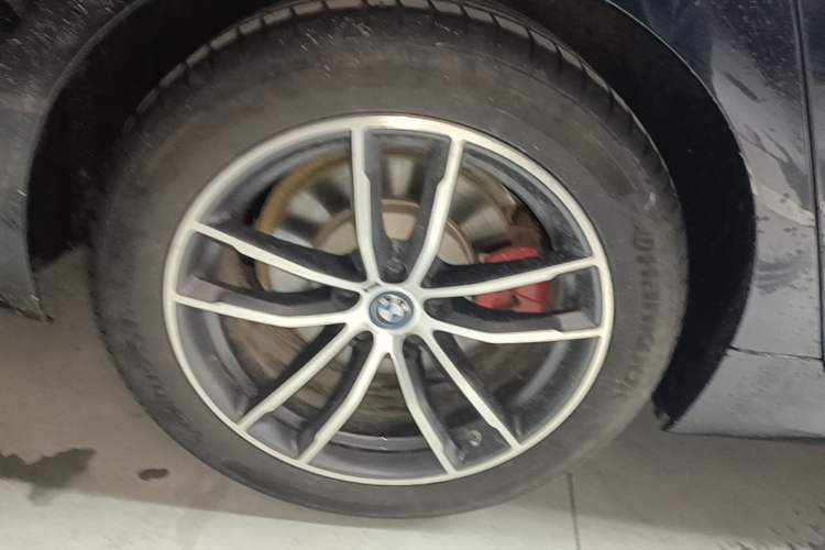 Used BMW 5 Series New Energy 2022 Second Facelift 535Le M Sport Package Right Rear Wheel Hub