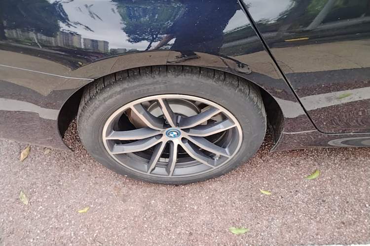 Used BMW 5 Series New Energy 2022 Second Facelift 535Le M Sport Package Right Rear Wheel Hub