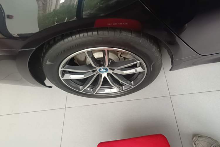 Used BMW 5 Series New Energy 2022 Second Facelift 535Le M Sport Package Right Rear Wheel Hub