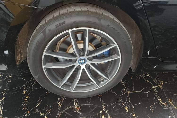 Used BMW 5 Series New Energy 2022 535Le Pioneer Edition M Sport Package Right Rear Wheel Hub