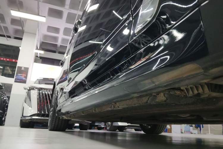 Used BMW 5 Series New Energy 2022 Restyled 535Le M Sport Package Right Side Sill