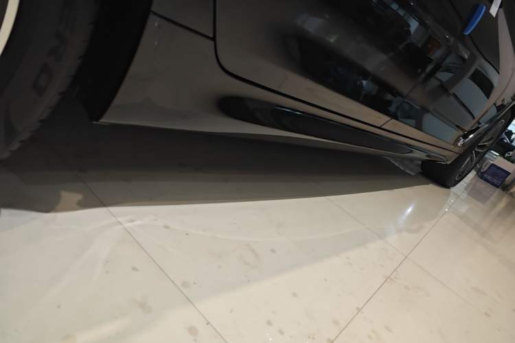 Used BMW 5 Series New Energy 2022 535Le Pioneer Edition M Sport Package Right Side Sill