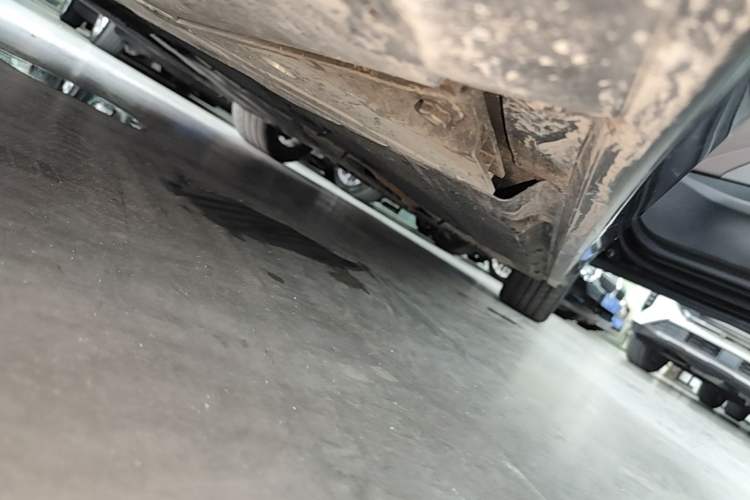 Used BMW 5 Series New Energy 2022 535Le Luxury Package Right Side Sill