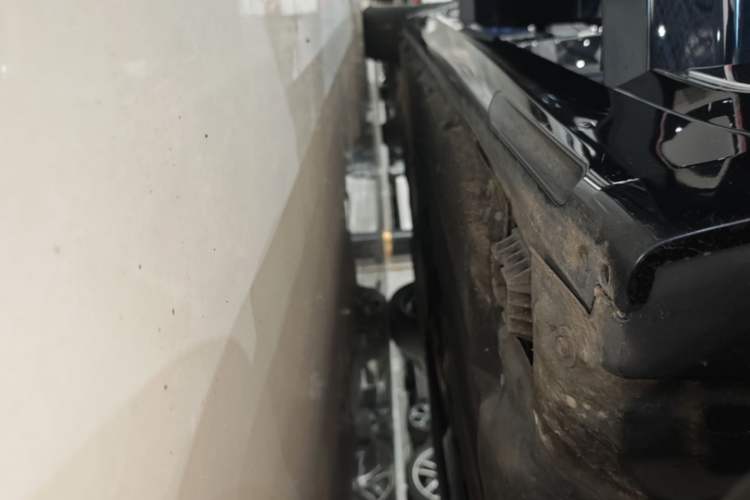 Used BMW 5 Series New Energy 2022 Restyled 535Le Pioneer Edition M Sport Package Right Side Sill