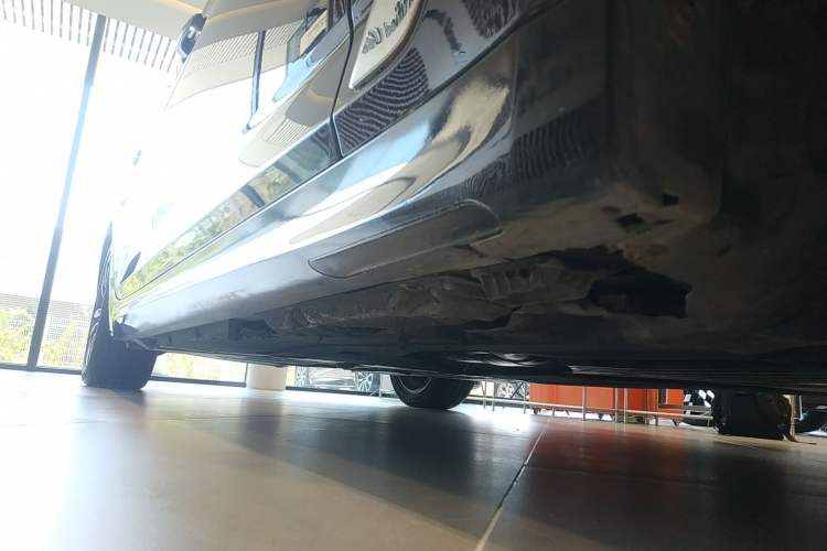 Used BMW 5 Series New Energy 2022 Second Facelift 535Le M Sport Package Right Side Sill