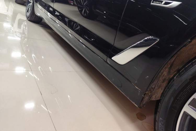 Used BMW 5 Series New Energy 2022 Second Facelift 535Le Luxury Package Right Side Sill