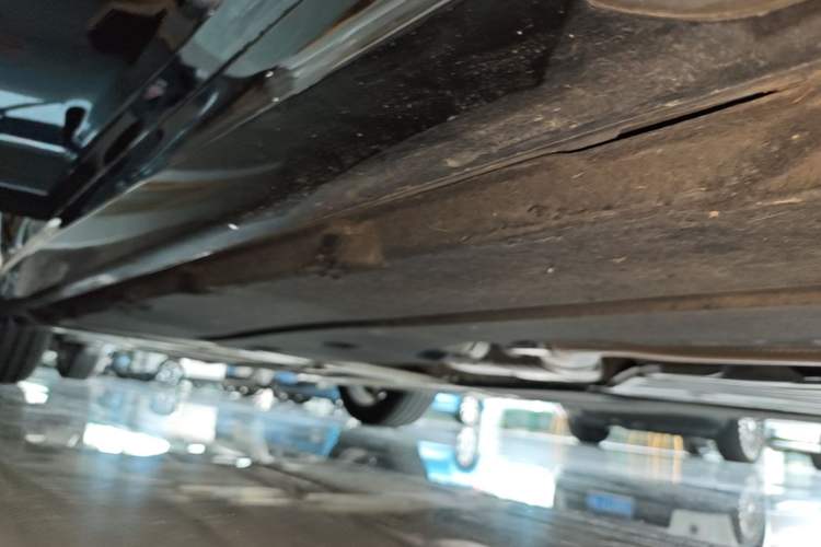 Used BMW 5 Series New Energy 2022 Restyled 535Le M Sport Package Right Side Sill