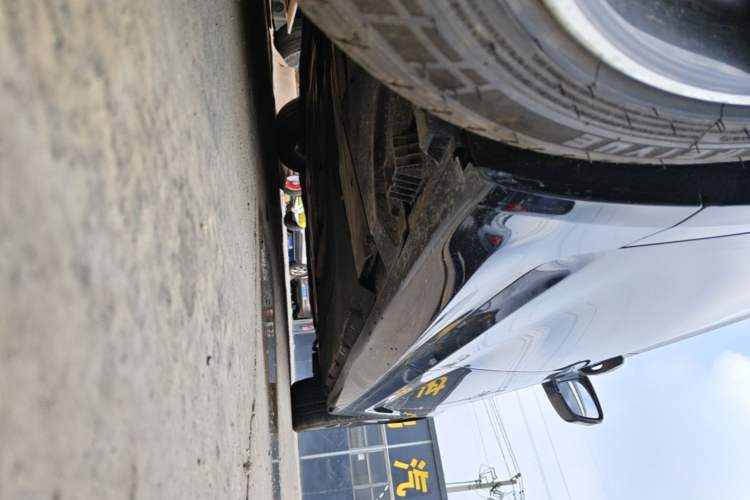 Used BMW 5 Series New Energy 2022 Restyled 535Le M Sport Package Right Side Sill