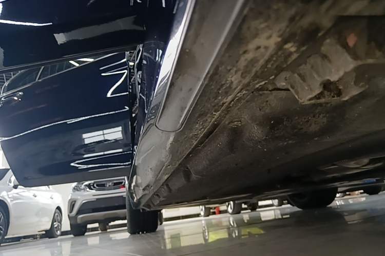 Used BMW 5 Series New Energy 2022 Restyled 535Le M Sport Package Right Side Sill