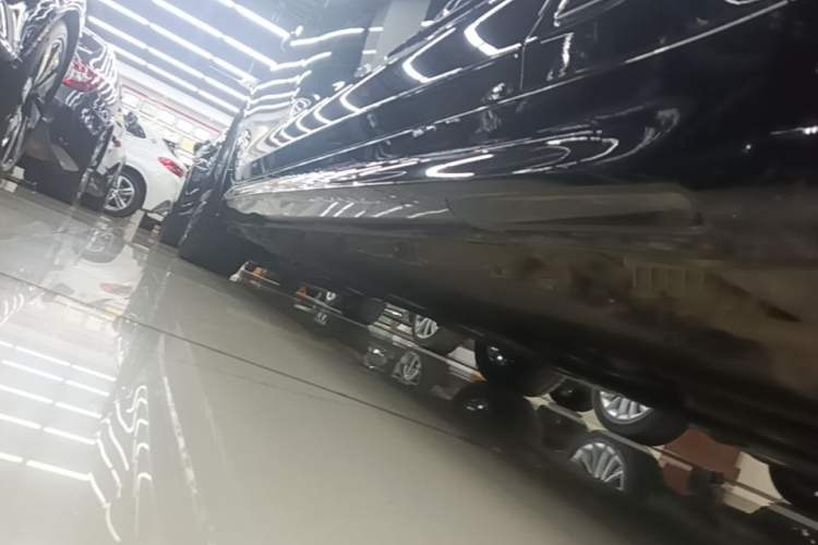 Used BMW 5 Series New Energy 2022 Restyled 535Le M Sport Package Right Side Sill