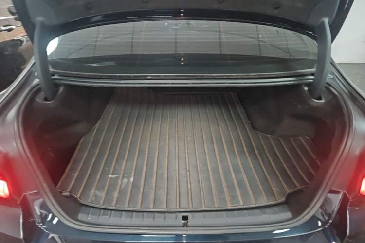 Used BMW 5 Series New Energy 2022 Second Facelift 535Le Pioneer Edition M Sport Package Trunk
