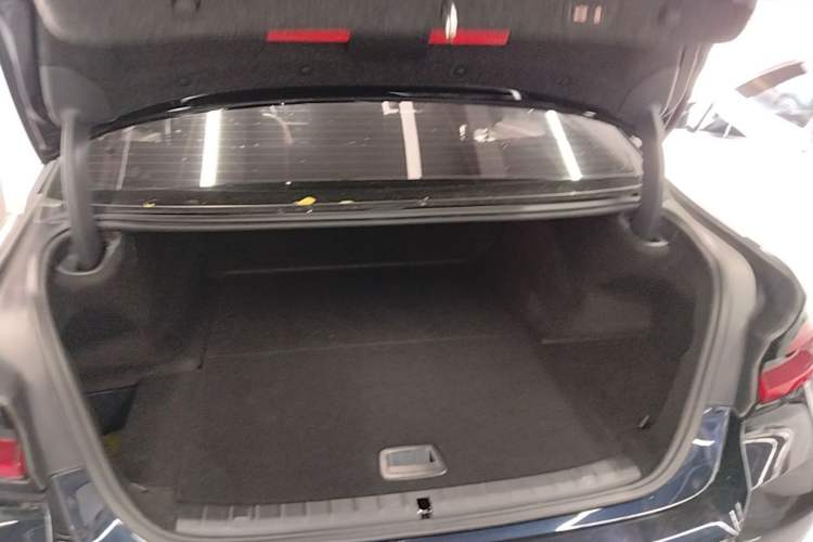 Used BMW 5 Series New Energy 2022 Restyled 535Le M Sport Package Trunk
