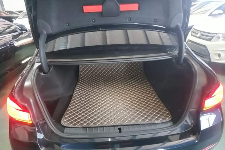 Used BMW 5 Series New Energy 2022 Restyled 535Le M Sport Package Trunk