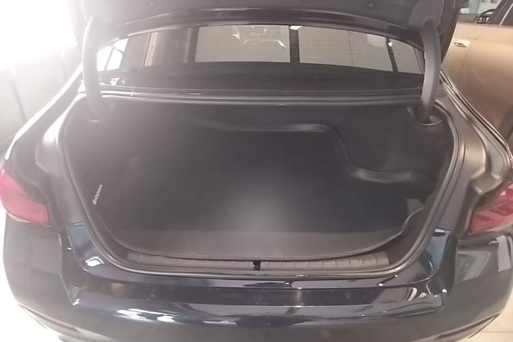 Used BMW 5 Series New Energy 2022 Restyled 535Le M Sport Package Trunk
