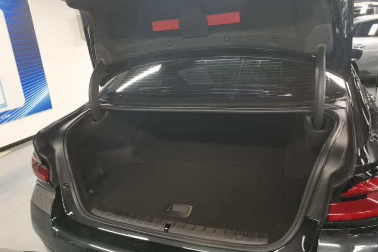 Used BMW 5 Series New Energy 2022 Second Facelift 535Le M Sport Package Trunk