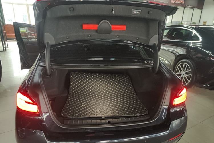 Used BMW 5 Series New Energy 2022 Restyled 535Le M Sport Package Trunk