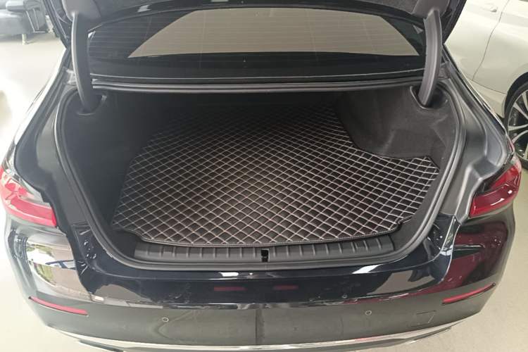 Used BMW 5 Series New Energy 2022 Second Facelift 535Le Luxury Package Trunk