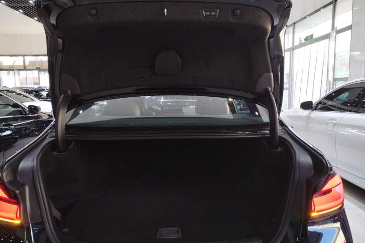 Used BMW 5 Series New Energy 2022 535Le Luxury Package Trunk