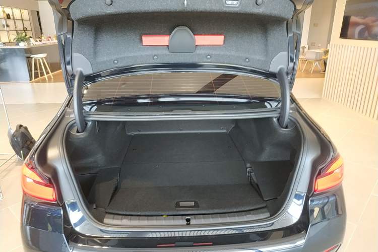 Used BMW 5 Series New Energy 2022 Second Facelift 535Le M Sport Package Trunk