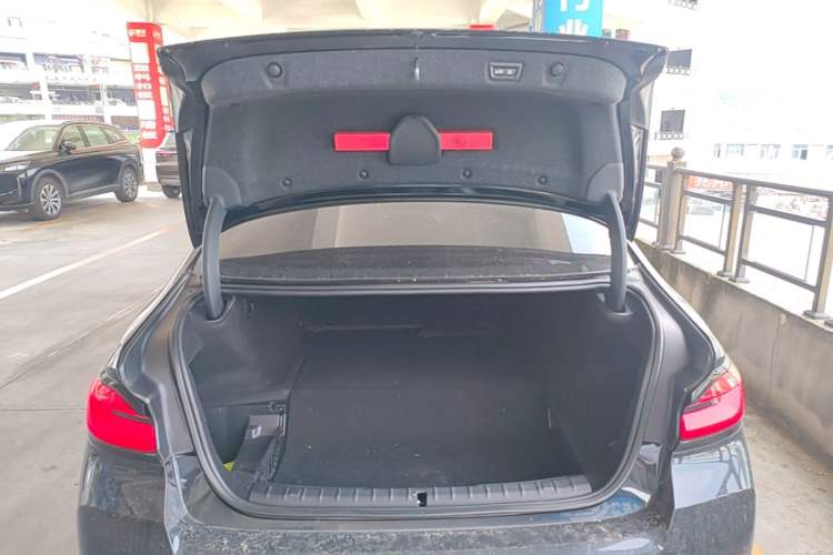 Used BMW 5 Series New Energy 2022 Restyled 535Le M Sport Package Trunk