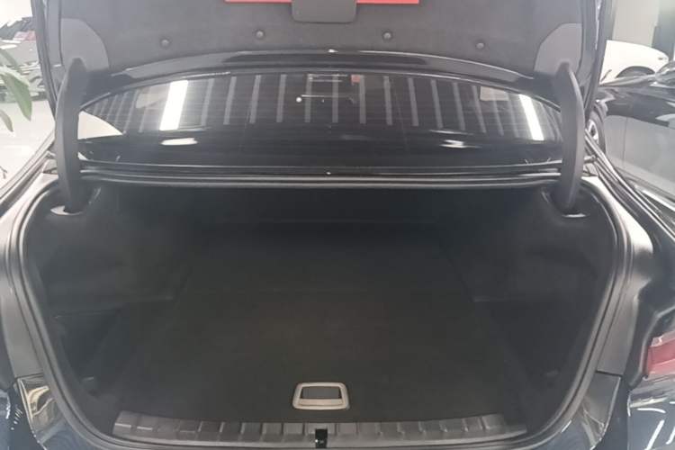 Used BMW 5 Series New Energy 2022 Second Facelift 535Le M Sport Package Trunk
