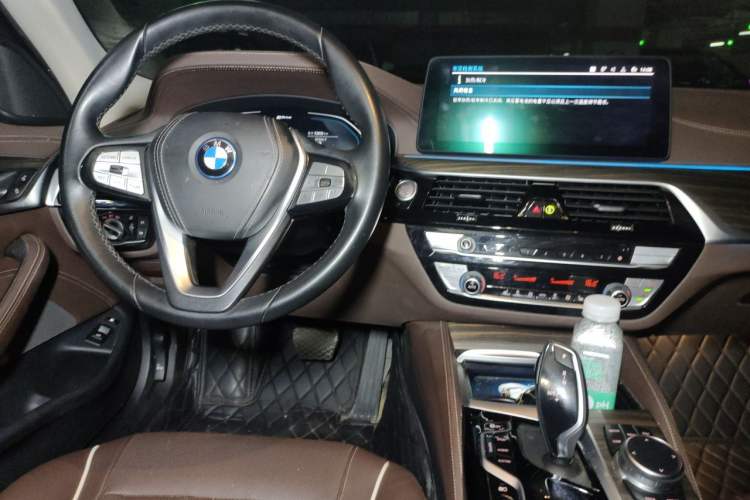 Used BMW 5 Series New Energy 2022 Second Facelift 535Le Luxury Package Audio And AC Panel