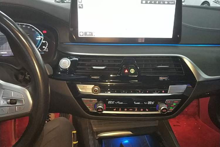 Used BMW 5 Series New Energy 2022 Second Facelift 535Le M Sport Package Audio And AC Panel