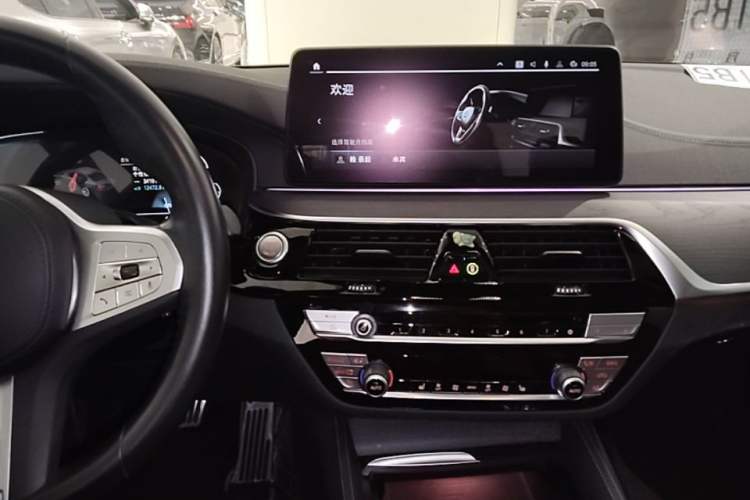 Used BMW 5 Series New Energy 2022 Second Facelift 535Le M Sport Package Audio And AC Panel
