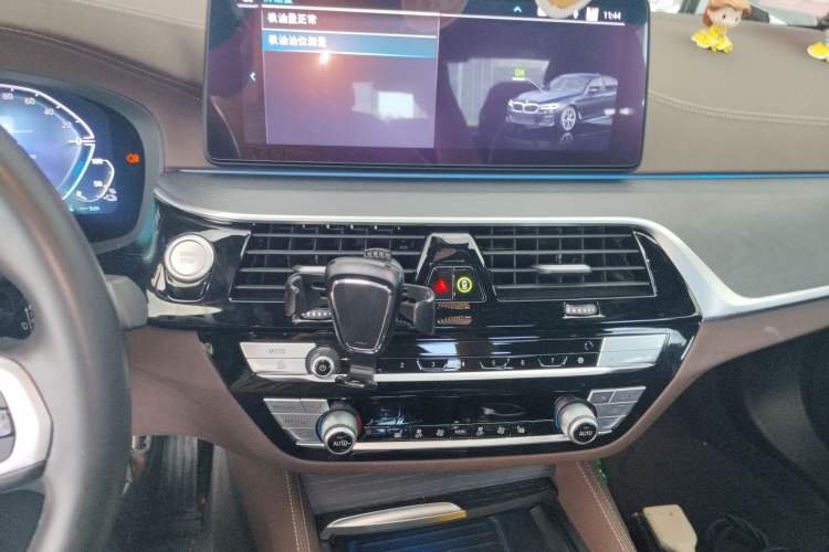 Used BMW 5 Series New Energy 2022 535Le M Sport Package Audio And AC Panel