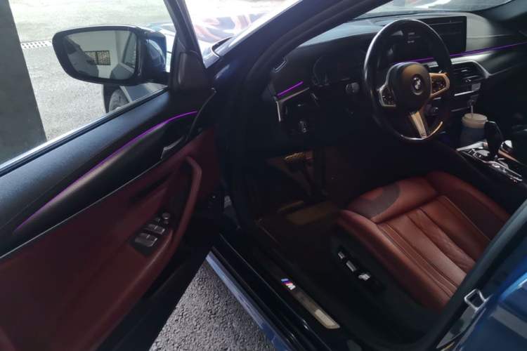 Used BMW 5 Series New Energy 2022 Restyled 535Le Pioneer Edition M Sport Package Driver Seat