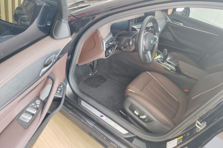 Used BMW 5 Series New Energy 2022 535Le M Sport Package Driver Seat