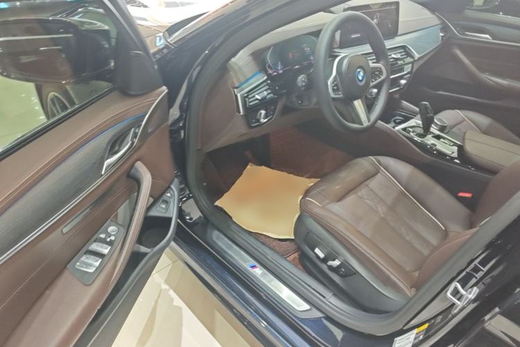 Used BMW 5 Series New Energy 2022 535Le M Sport Package Driver Seat