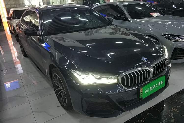 Used BMW 5 Series New Energy 2022 Second Facelift 535Le M Sport Package Front Right 45 Deg