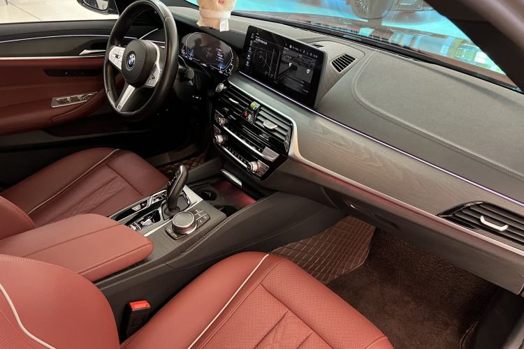 Used BMW 5 Series New Energy 2022 Second Facelift 535Le M Sport Package Interior 4