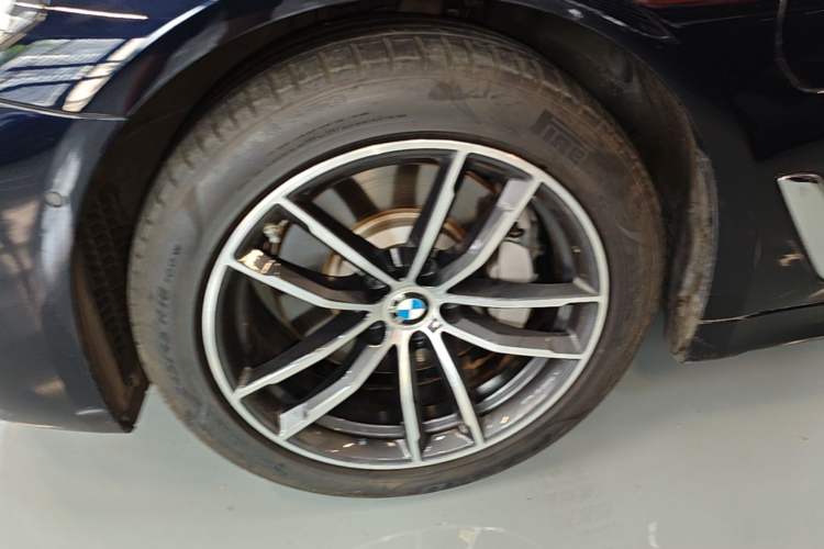 Used BMW 5 Series New Energy 2022 535Le M Sport Package Left Front Wheel Hub