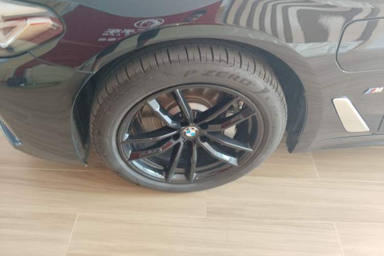 Used BMW 5 Series New Energy 2022 535Le M Sport Package Left Front Wheel Hub
