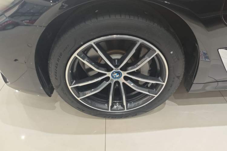 Used BMW 5 Series New Energy 2022 535Le M Sport Package Left Front Wheel Hub