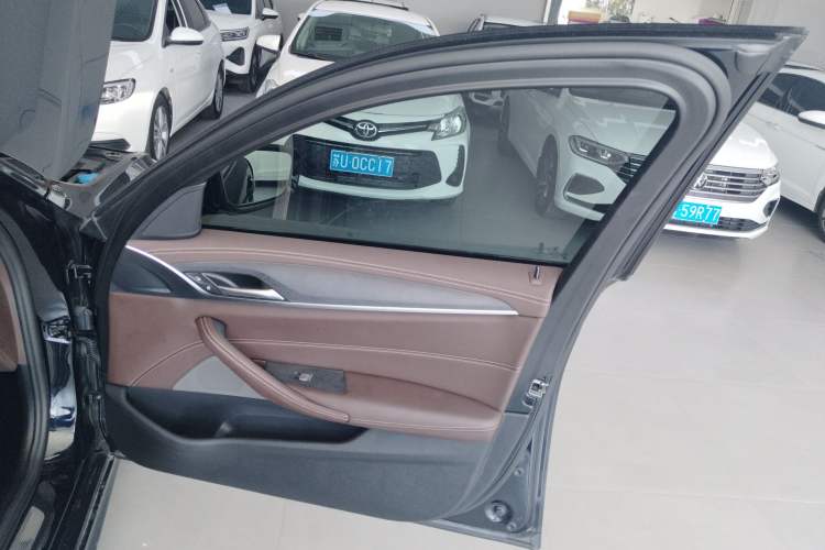 Used BMW 5 Series New Energy 2022 535Le M Sport Package Right Front Door Interior