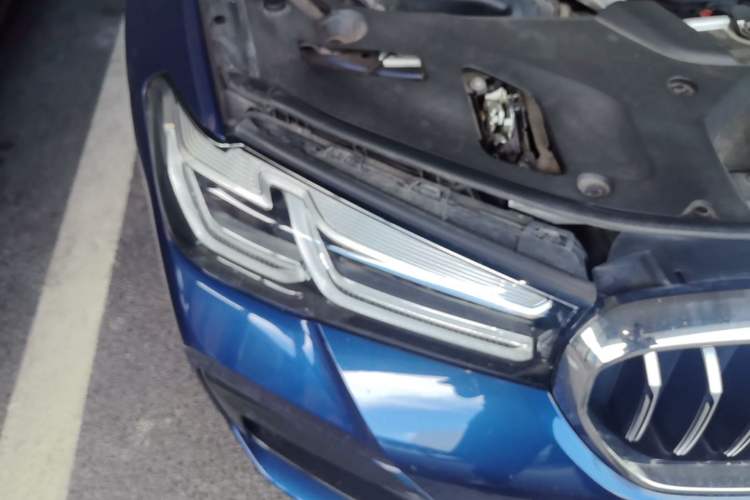 Used BMW 5 Series New Energy 2022 Restyled 535Le Pioneer Edition M Sport Package Right Front Headlight