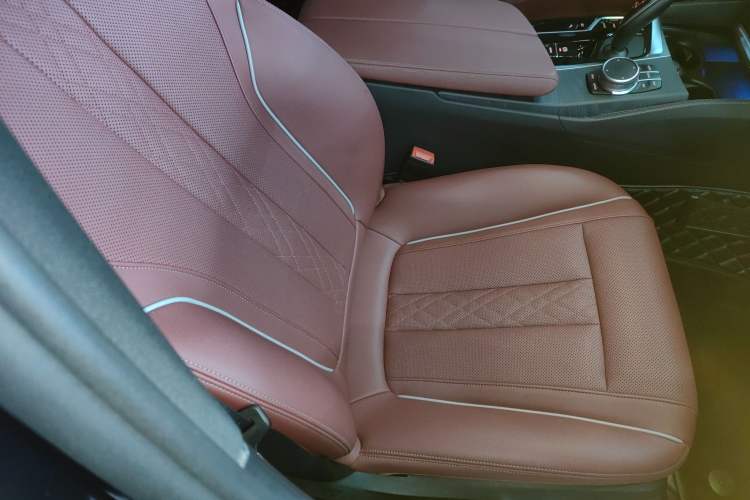 Used BMW 5 Series New Energy 2022 535Le M Sport Package Right Front Seat