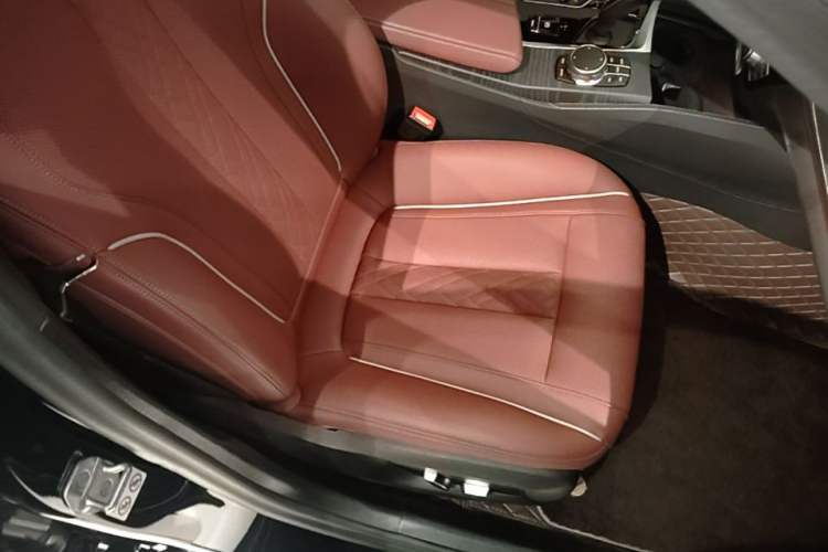 Used BMW 5 Series New Energy 2022 Second Facelift 535Le M Sport Package Right Front Seat