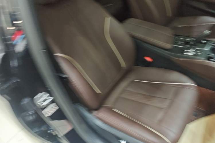 Used BMW 5 Series New Energy 2022 535Le M Sport Package Right Front Seat