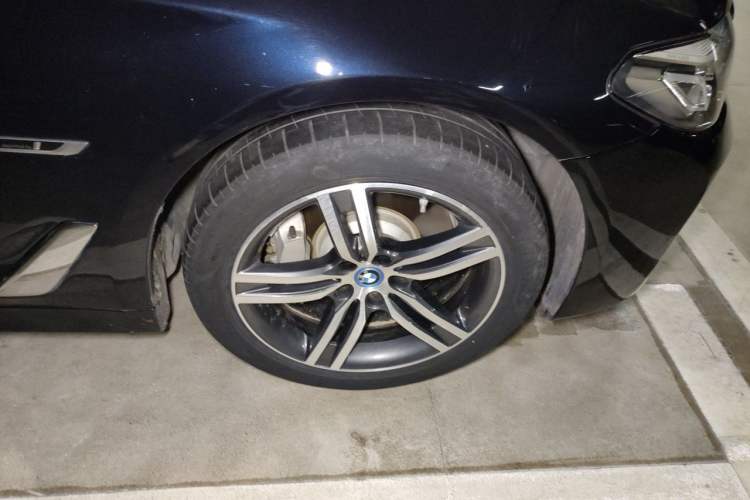Used BMW 5 Series New Energy 2022 Second Facelift 535Le Luxury Package Right Front Wheel Hub